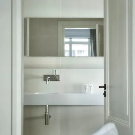 Ξενοδοχείο Kazerne - Member Of Design Αϊντχόφεν